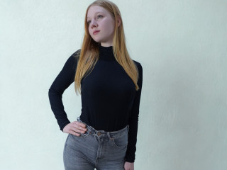 Alter: 18 / Zwilling - Alter: 160 / schlank - Geschlecht: weiblich - Ausrichtung: bisexuell - Haare: blond / lang - Piercing: keins - bewebmaster-Alter: B - Hautfarbe: weiss - Augen: blau - Rasur: vollrasiert